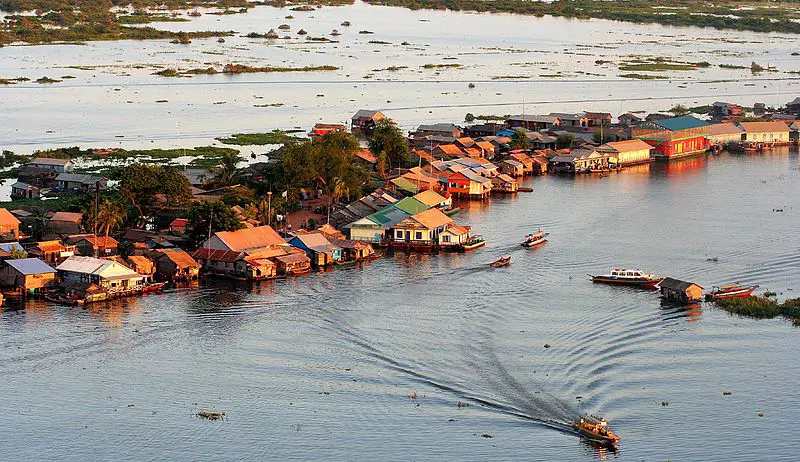 Danau Tonle Sap yang luas di Kamboja