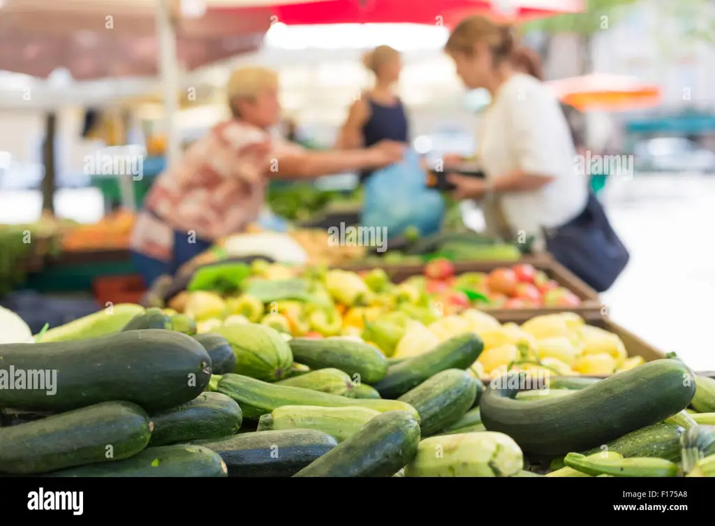 Berbagai macam stan makanan di pasar modern