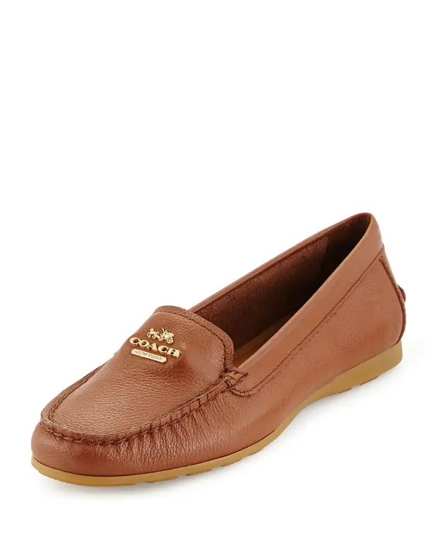 Sepatu Loafer wanita berbahan kulit yang elegan