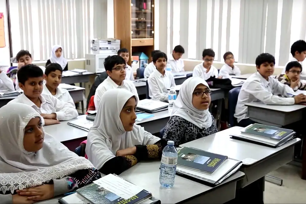 Santri yang bahagia di sekolah Islam