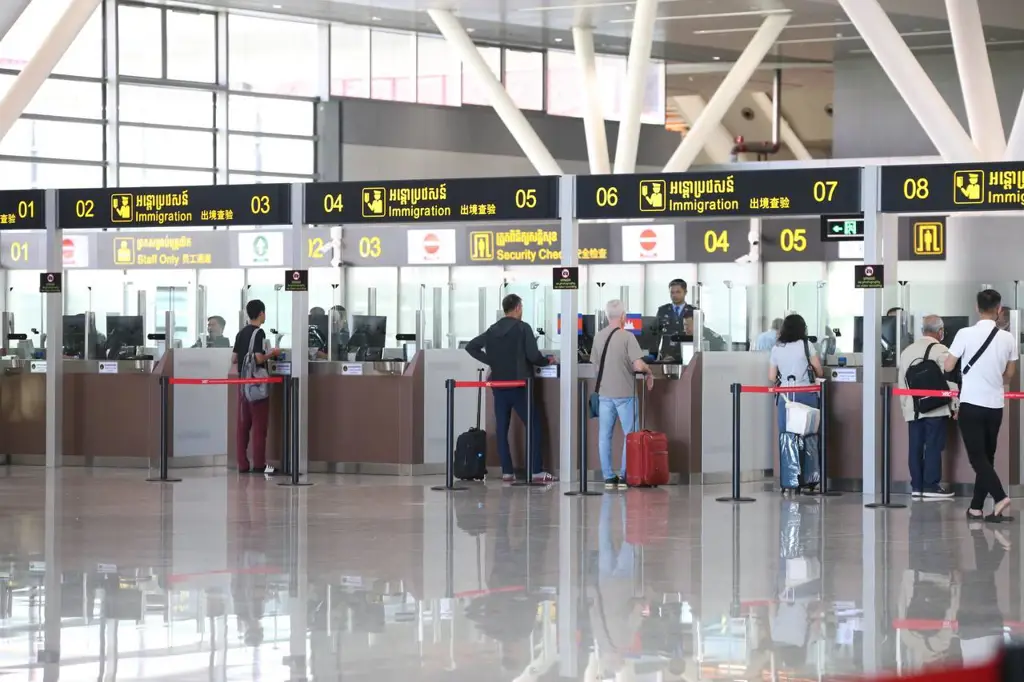 Gambar keberangkatan di bandara Kamboja