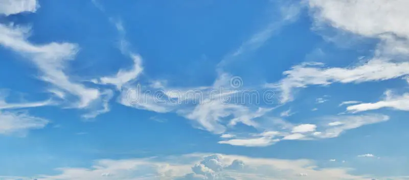 Pemandangan alam yang damai dengan langit biru