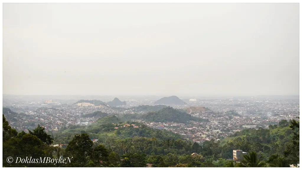 Pemandangan Kota Bandar Lampung yang ramai