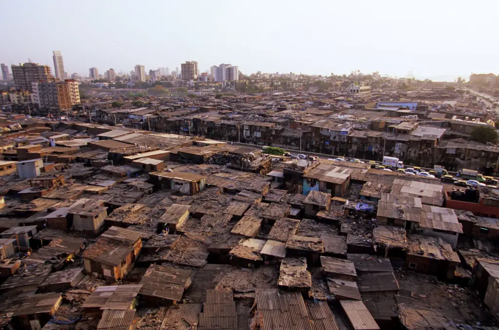 Pemandangan daerah kumuh di Mumbai