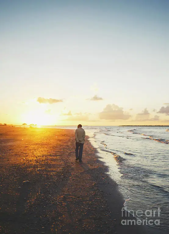 Gambar pantai senja yang sunyi