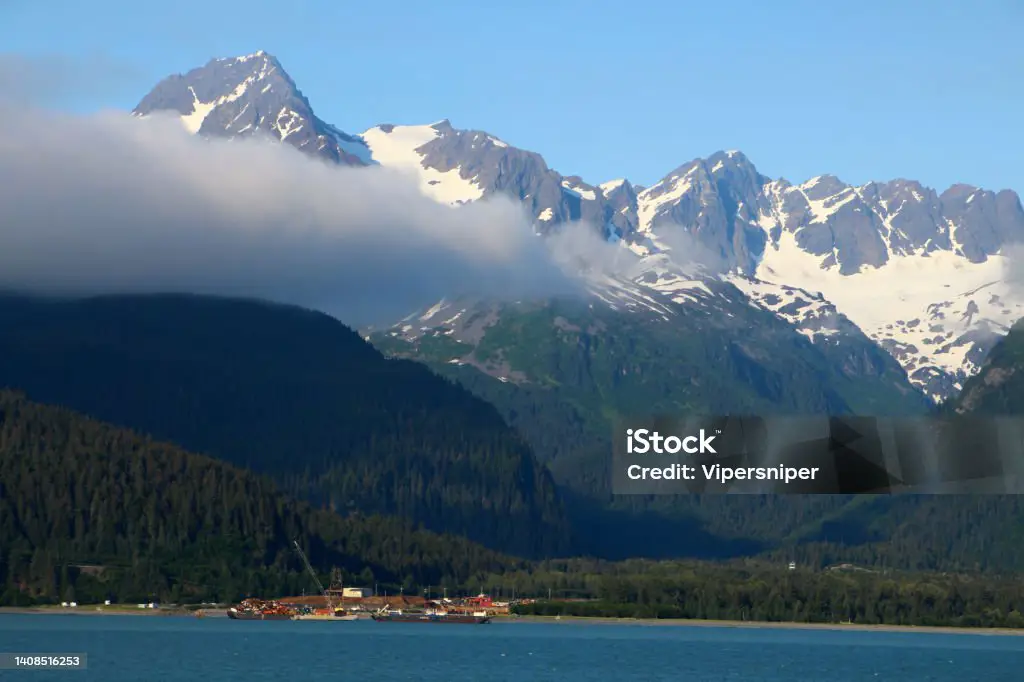 Pemandangan indah Teluk Alaska yang memukau