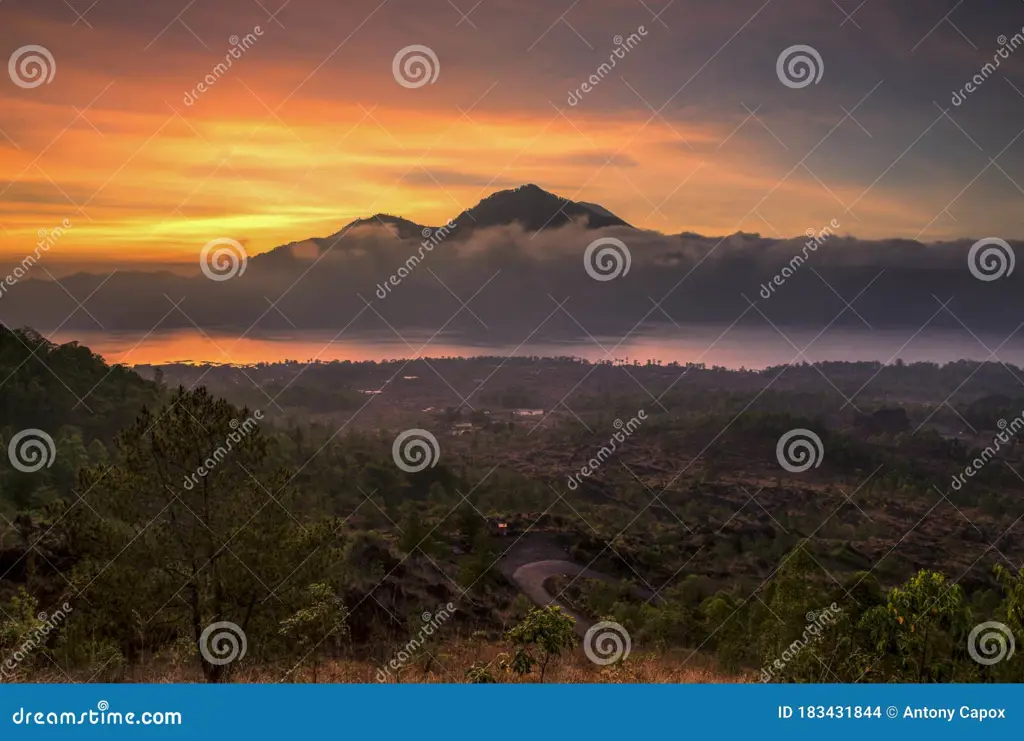 Pemandangan alam yang indah di Bandar Agung