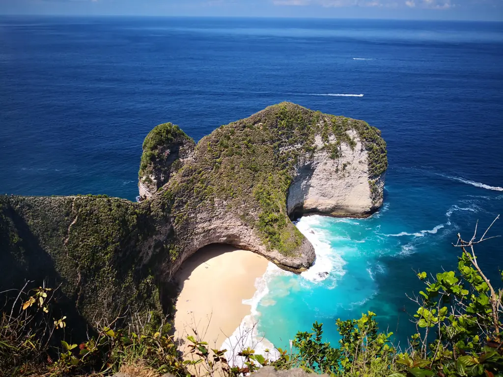 Pemandangan pantai Indonesia yang indah