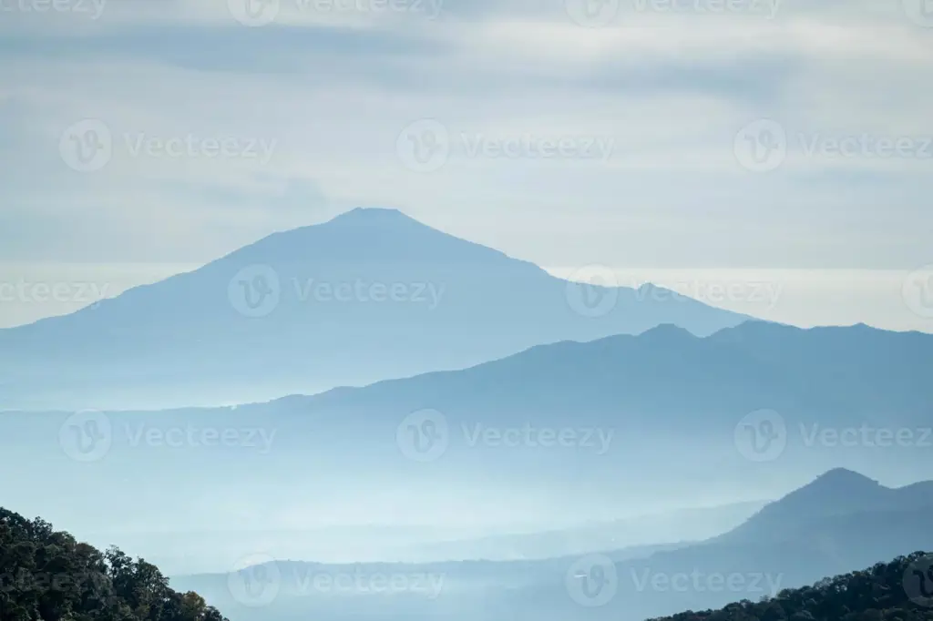 Pemandangan pegunungan di Indonesia yang indah