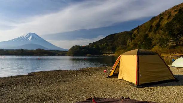 Pemandangan alam Jepang yang indah saat berkemah