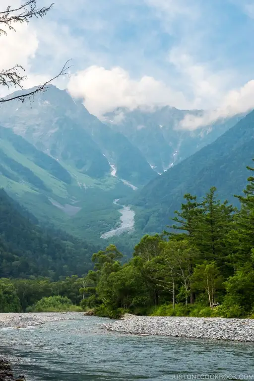 Pemandangan pedesaan Jepang yang indah