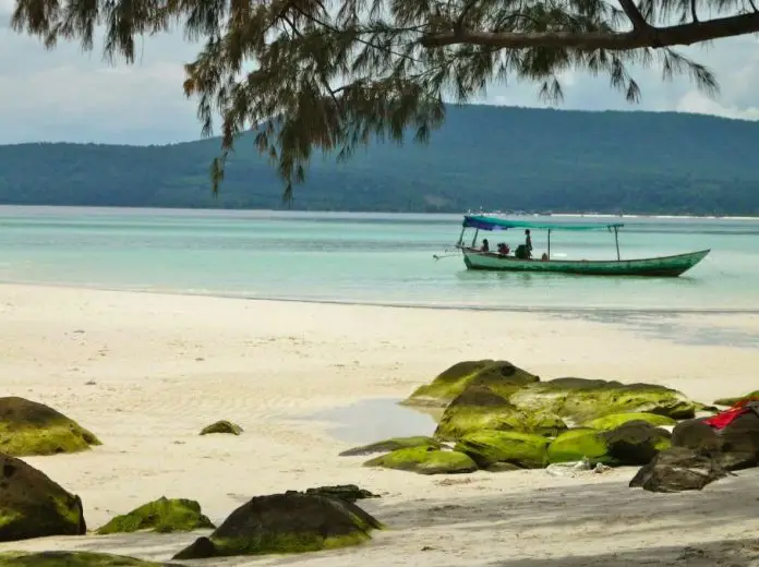 Pantai indah di Pulau Koh Rong dekat Sihanoukville