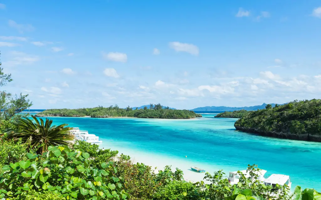 Pemandangan indah pulau terpencil di Jepang.