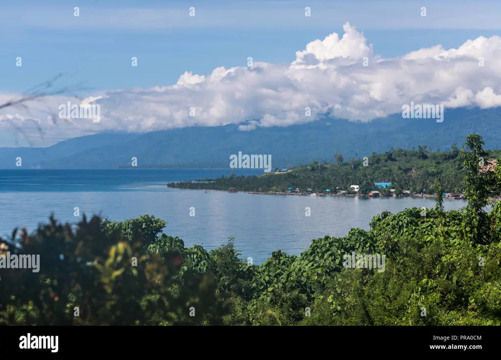 Pemandangan alam pegunungan di sekitar Ilaga