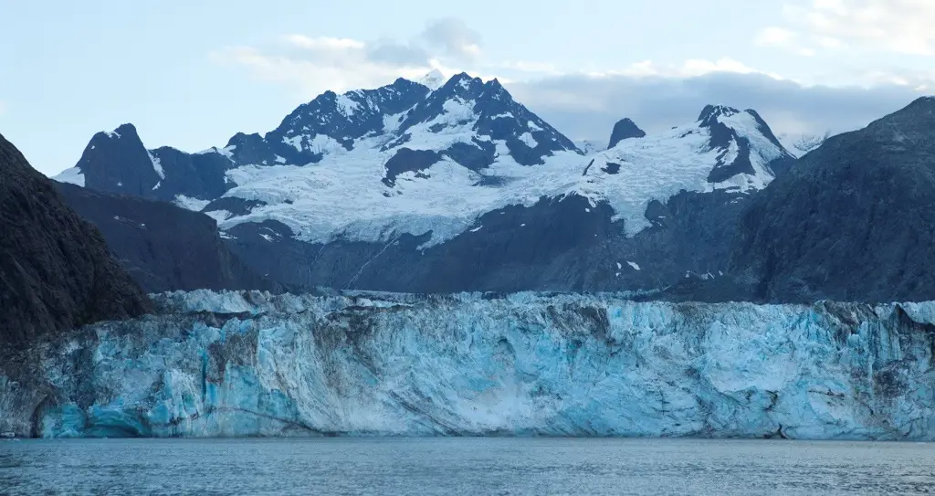 Pemandangan gletser di Alaska yang indah