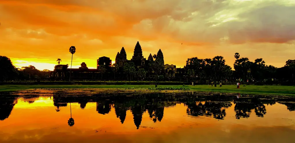 Matahari terbit di Angkor Wat