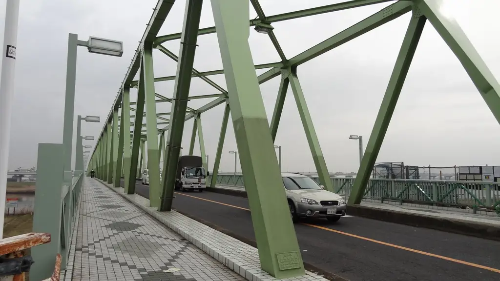 Pemandangan Sungai Arakawa di bawah jembatan di Tokyo, Jepang