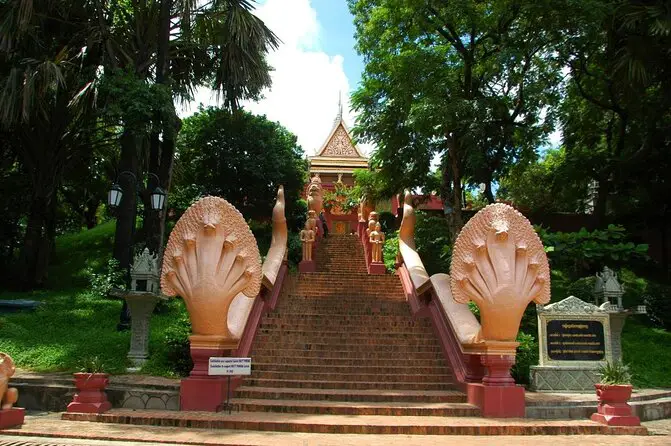 Candi Wat Phnom yang indah