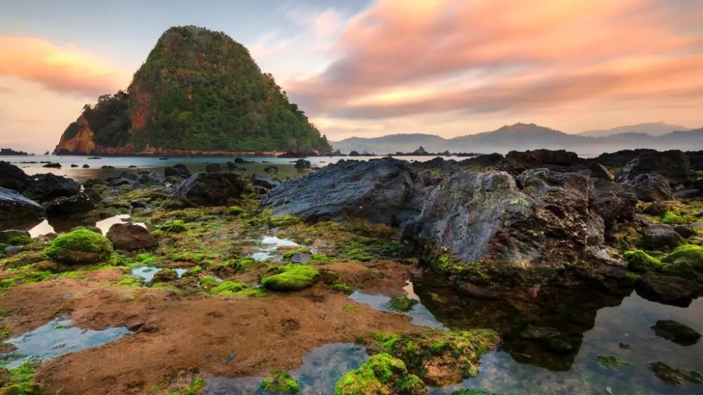 Pemandangan alam Banyuwangi dari udara