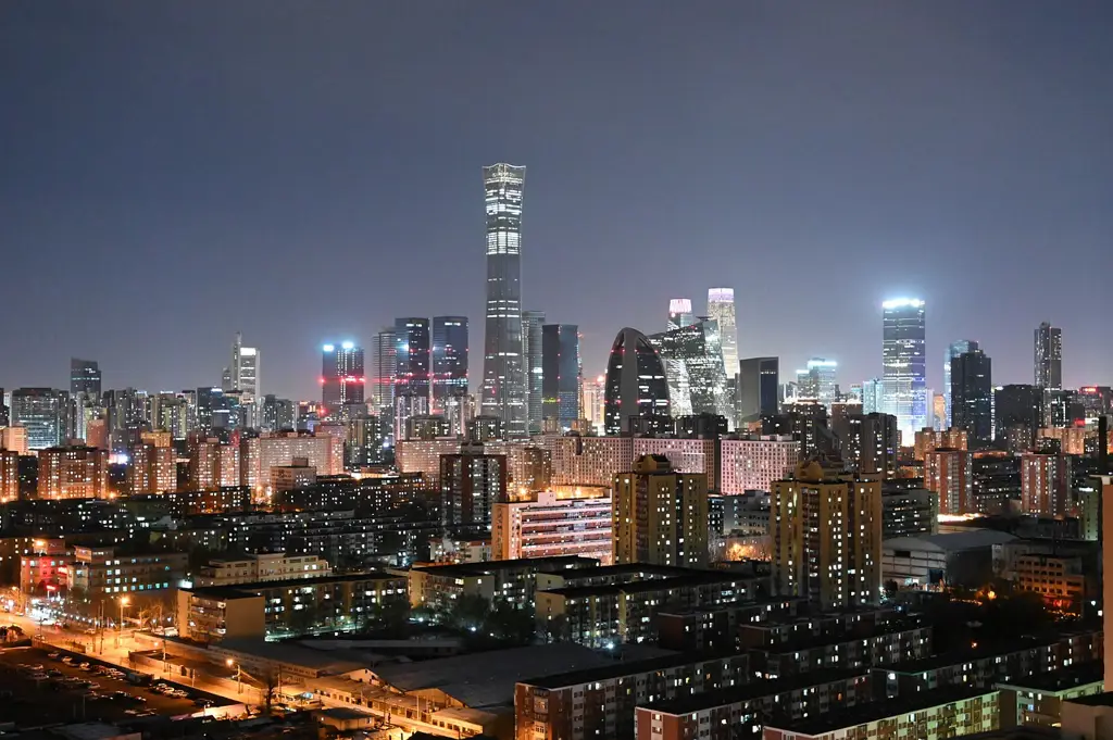 Pemandangan kota Beijing di malam hari yang indah