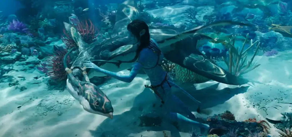 Keindahan bioluminesensi di lautan Pandora Adegan bawah air di film Avatar 2