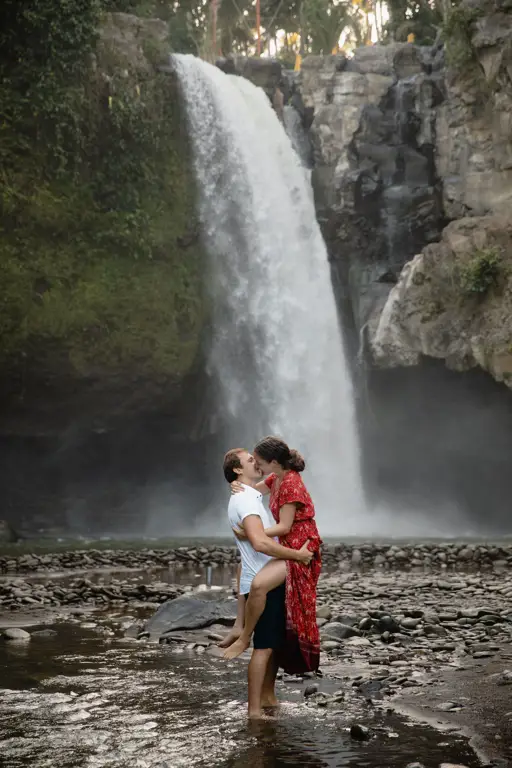 Pasangan romantis di Indonesia