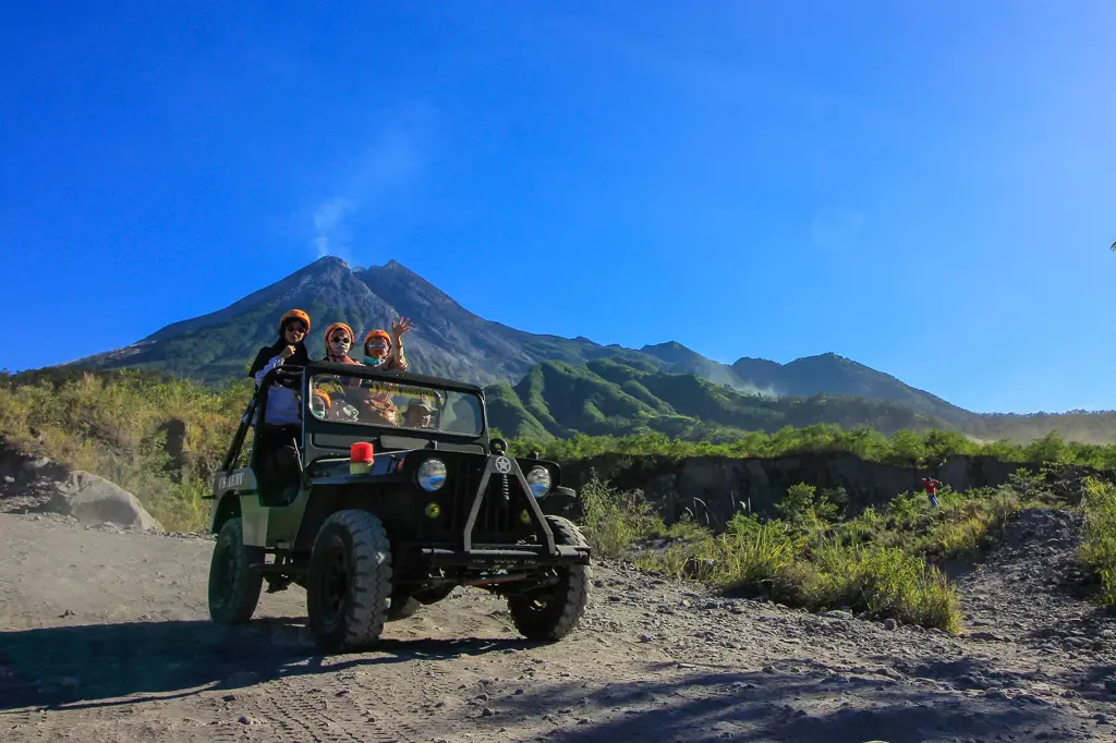 Pemandangan Gunung Merapi yang menawan dan sedikit menyeramkan