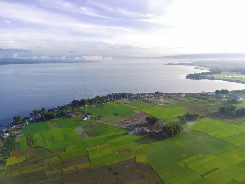 Pemandangan udara Danau Toba yang indah