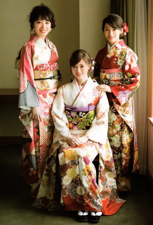Detail pakaian tradisional Jepang di film Genji