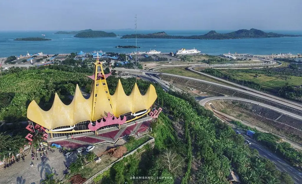 Garis pantai Bandar Lampung yang indah