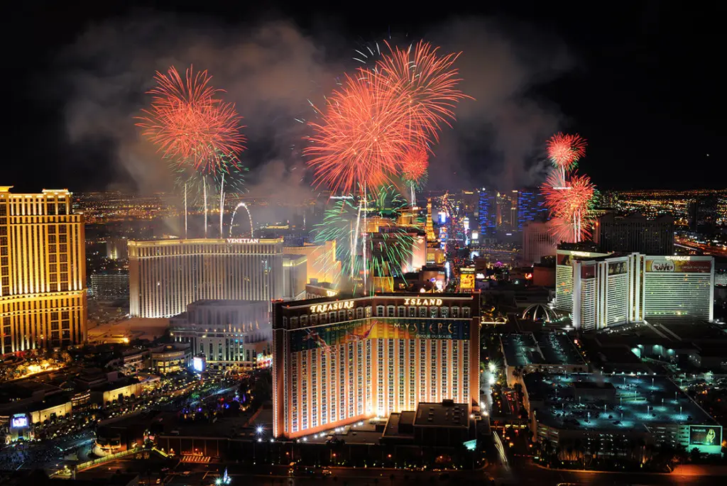 Pemandangan Las Vegas Strip di malam hari