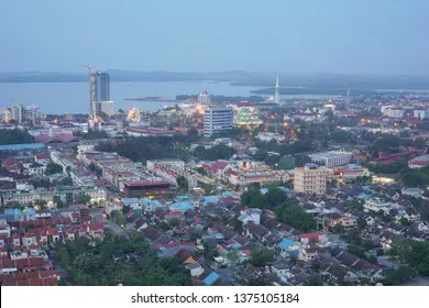 Pemandangan kota Batam di malam hari