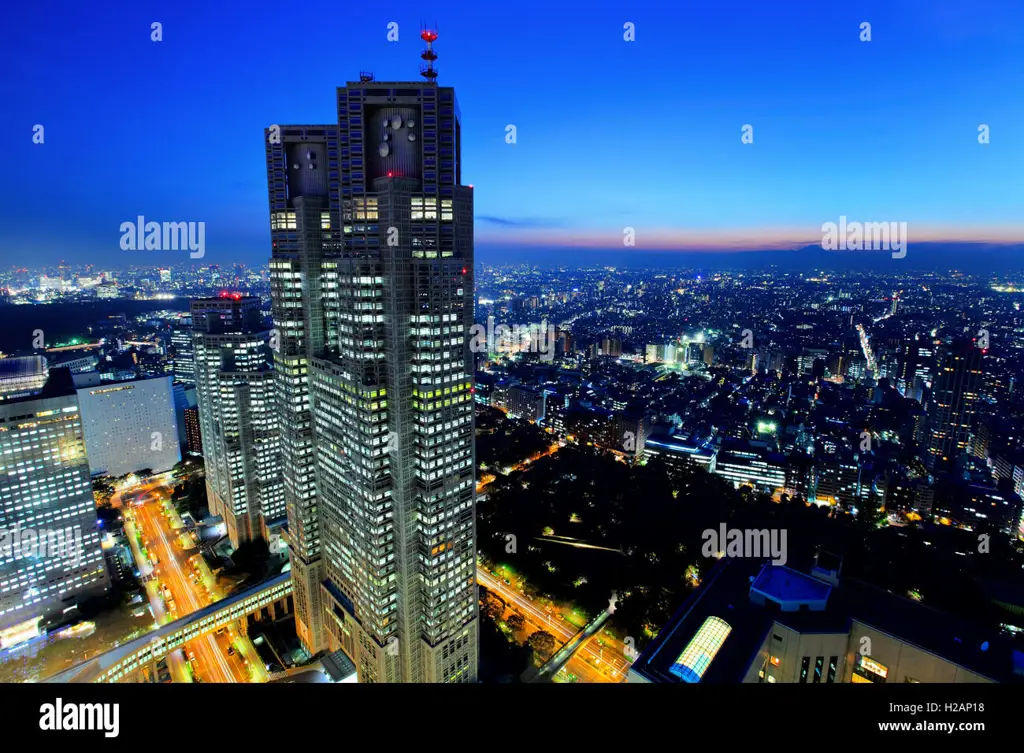 Pemandangan kota Tokyo di malam hari