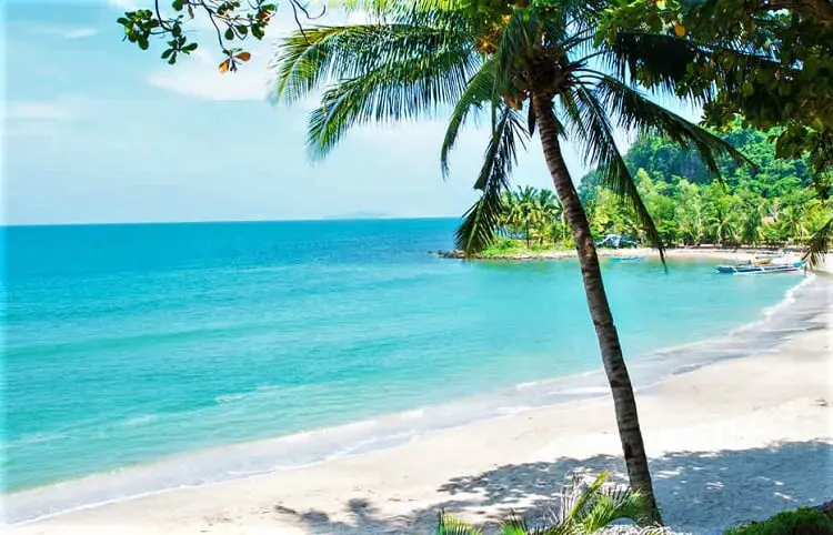 Pemandangan pantai yang indah di Bandar Batang