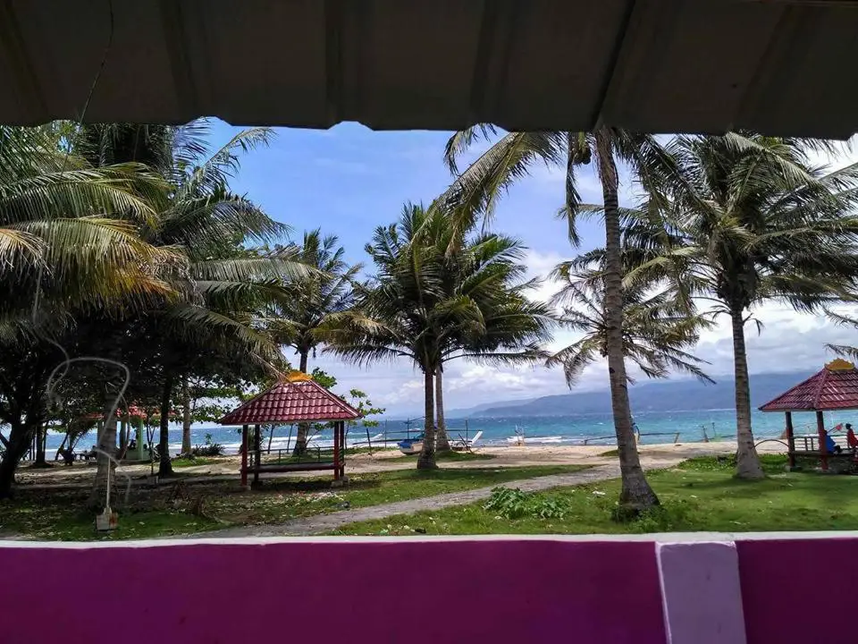 Keindahan Pantai Bandar Labuhan Pemandangan pantai yang indah di Bandar Labuhan