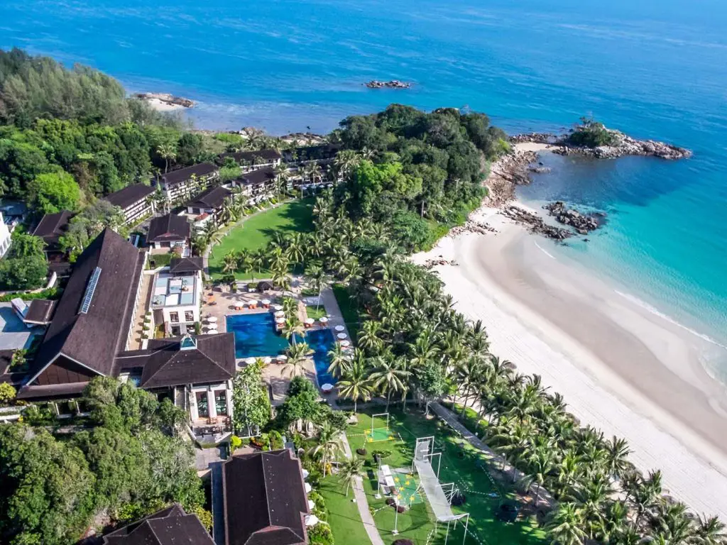 Suasana resor pantai di Bandar Bintan Telani