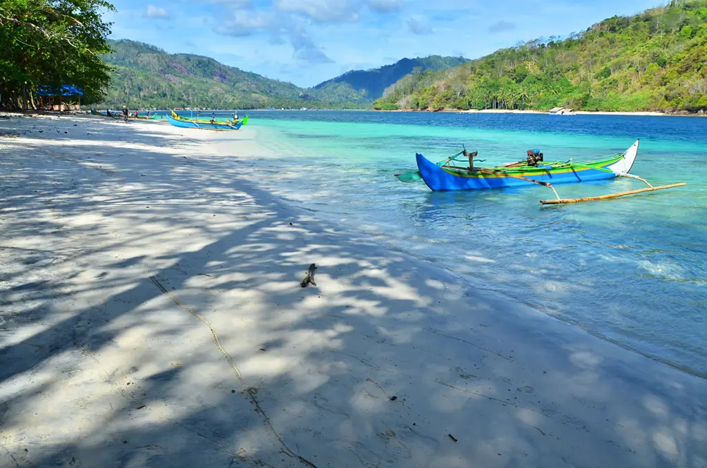 Pemandangan pantai di Teluk Bandar Lampung