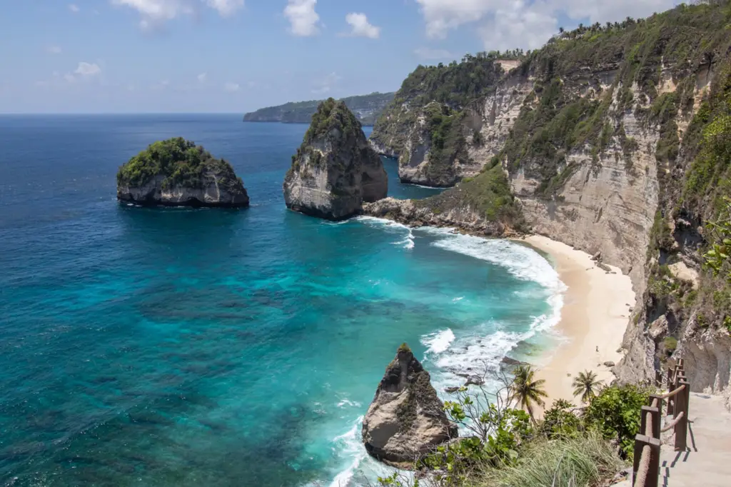 Pantai yang indah di Ujung Bandar