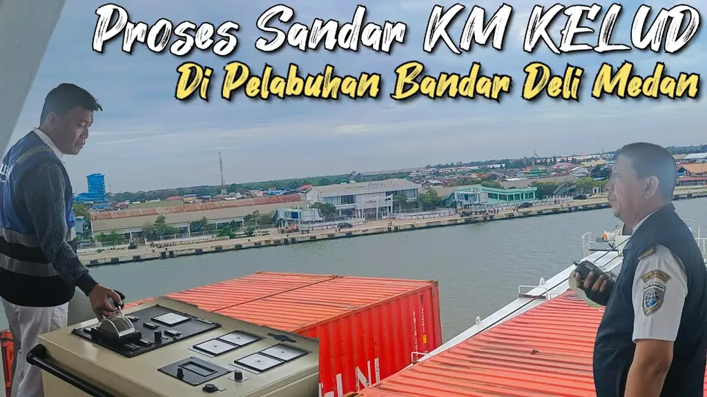 Foto Pelabuhan Bandar Deli yang ramai aktivitas