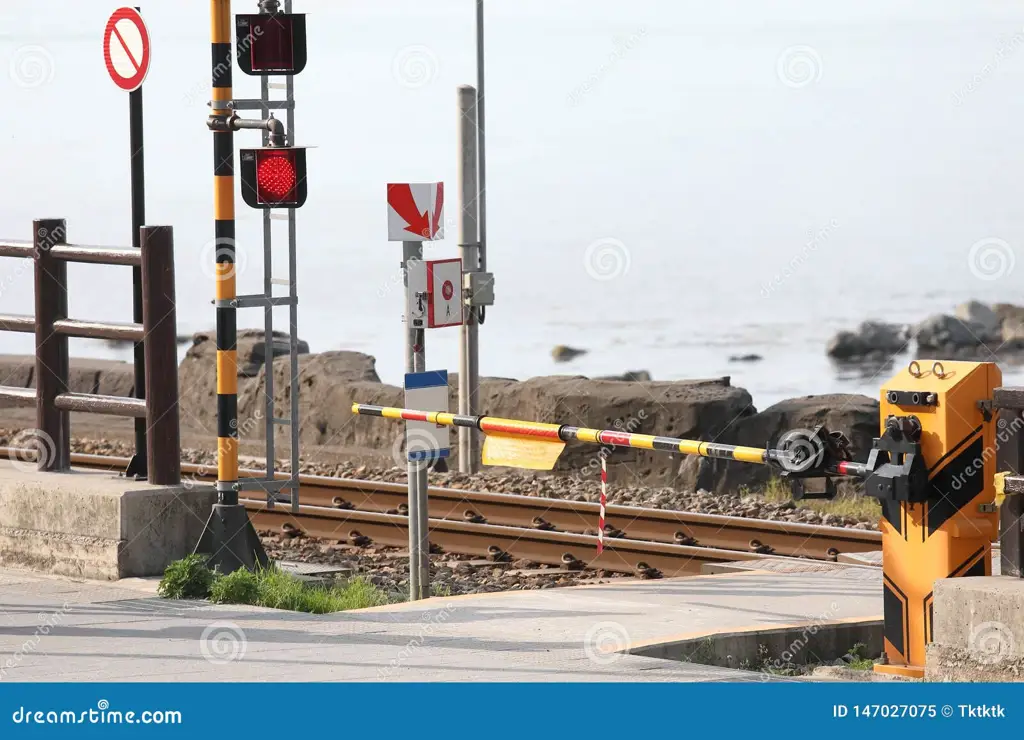 Pemandangan perlintasan kereta api di Jepang