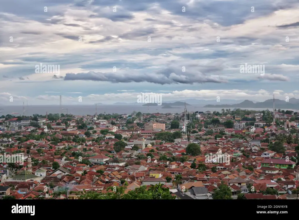 Garis pantai Bandar Lampung yang indah