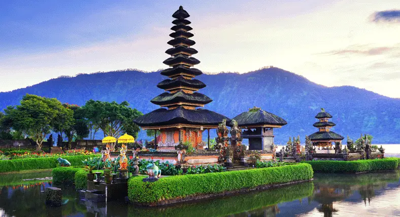 Candi Uluwatu yang megah dan indah di Bali