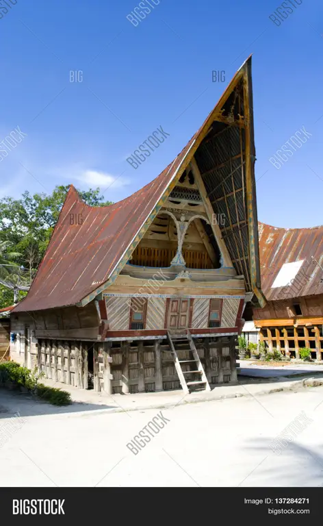 Rumah adat Batak tradisional dekat Bandara Silangit