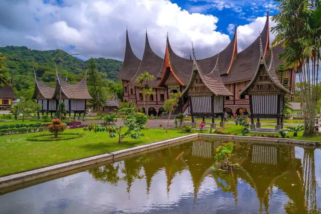 Rumah adat tradisional Indonesia