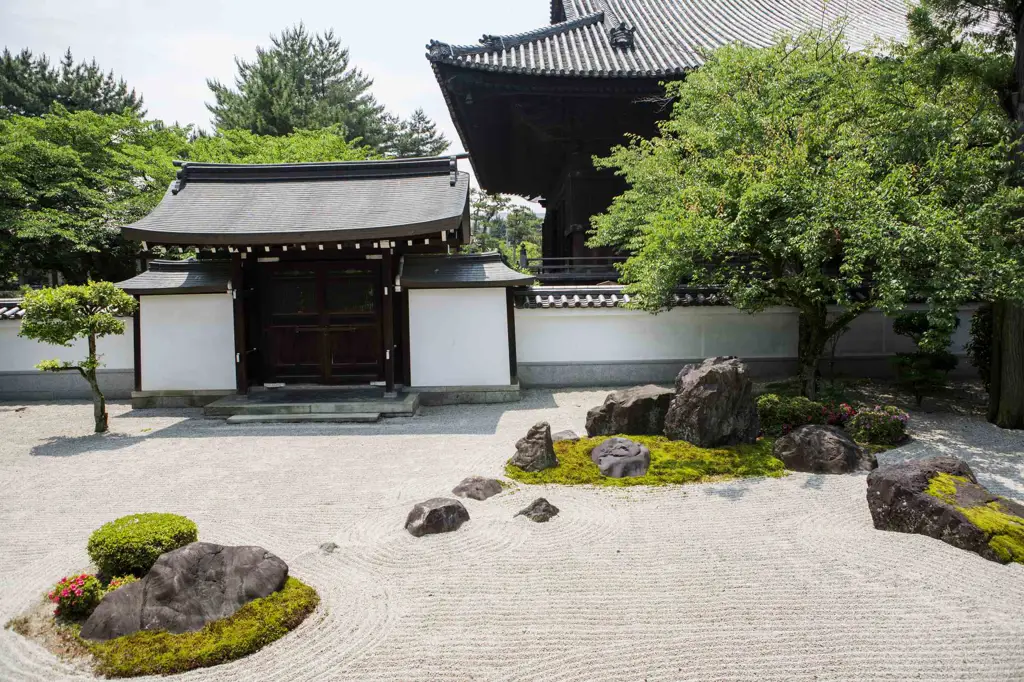 Taman Zen Jepang yang tenang dan damai