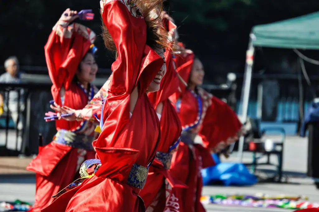 Pertunjukan tarian Yosakoi yang energik