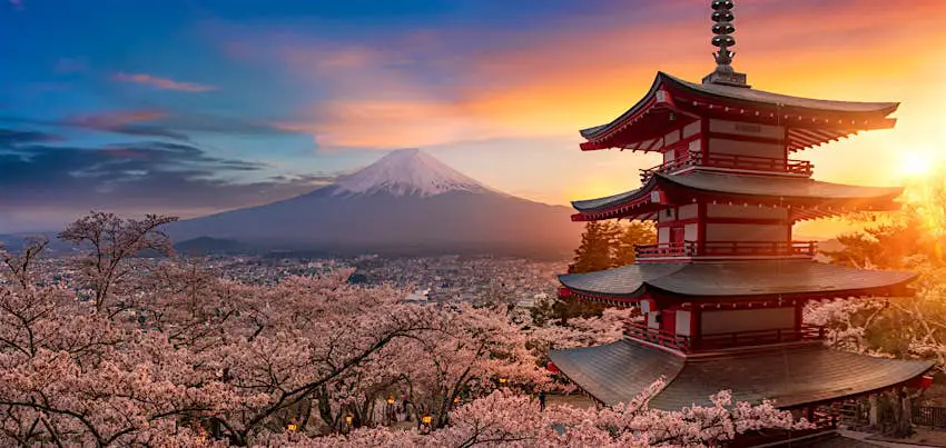 Pemandangan matahari terbenam di Jepang yang indah