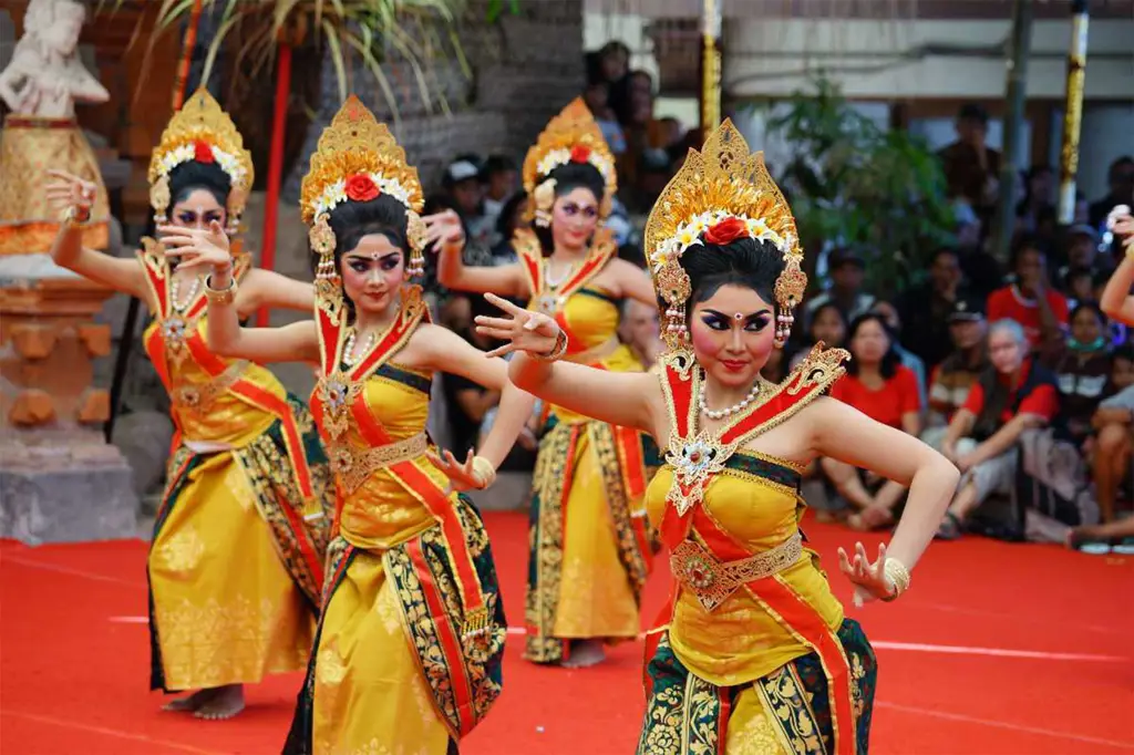 Aspek budaya Indonesia yang beragam