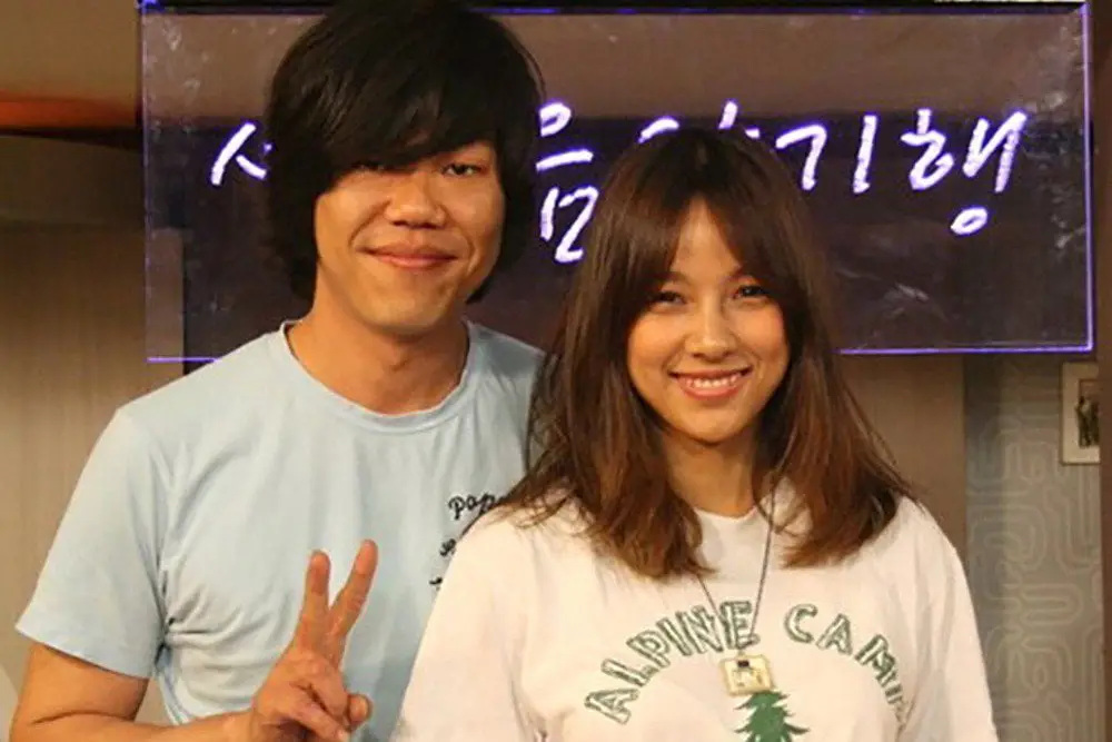 Lee Hyori dan Lee Sang Soon bersama tamu-tamu mereka