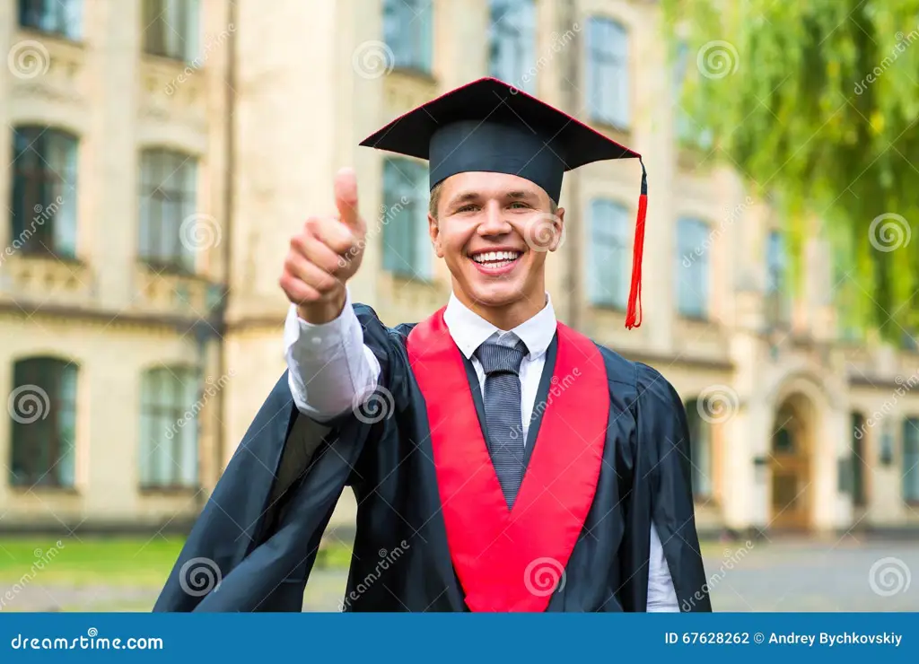 Siswa yang sedang wisuda